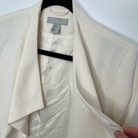 Blazer - Picture 5 of 6